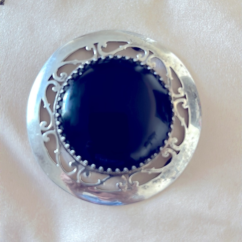 Vintage Navajo Native American Sterling Silver
Black Onyx Brooch